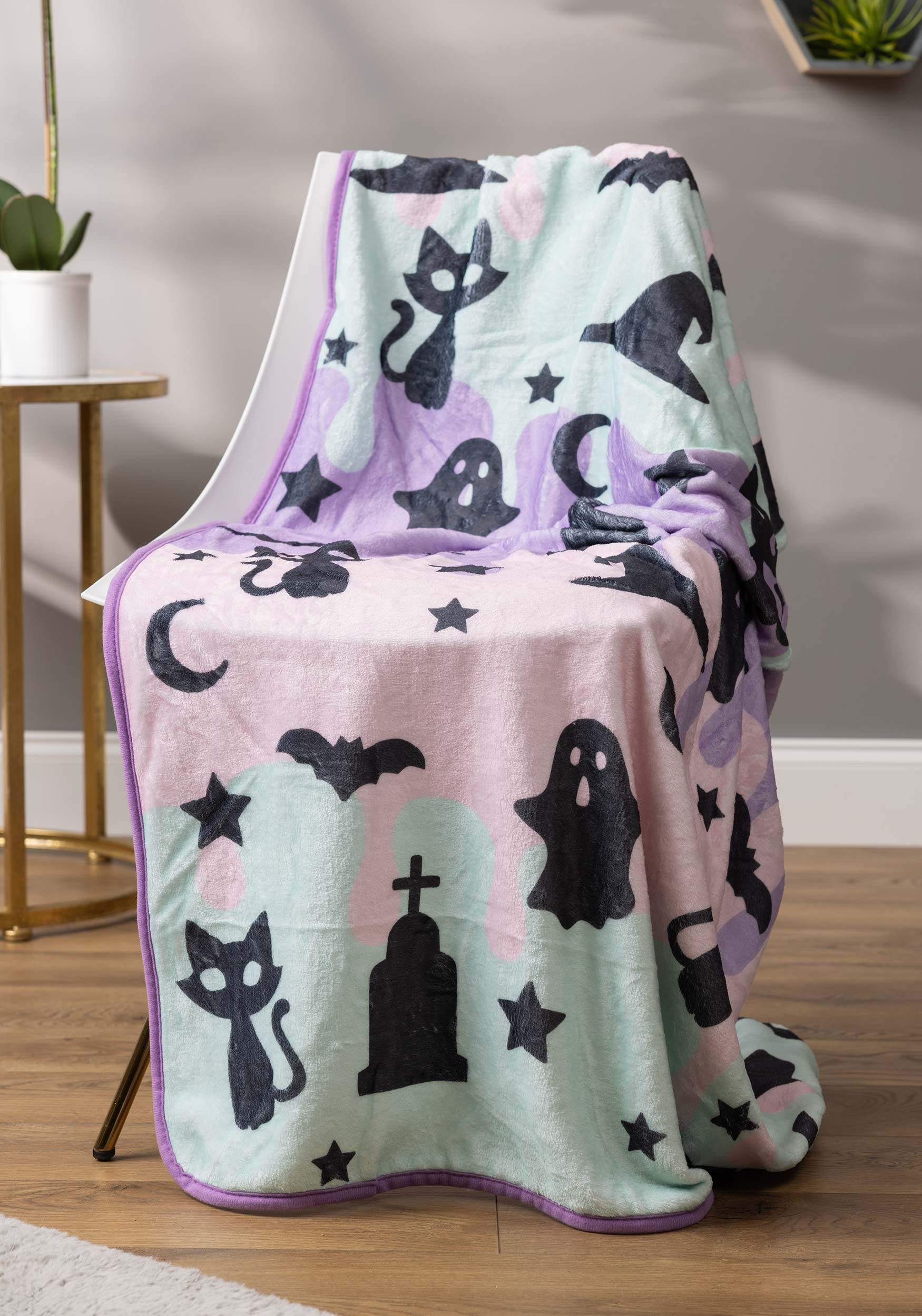 Pastel Halloween Comfy Throw Blanket