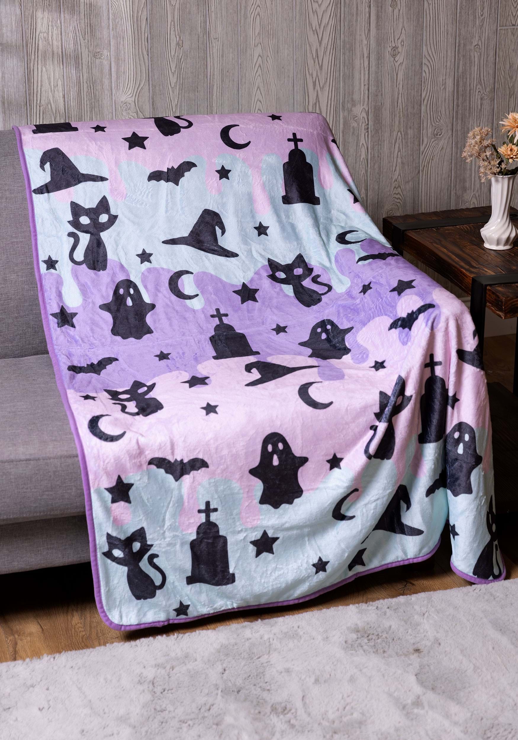 Pastel Halloween Comfy Throw Blanket