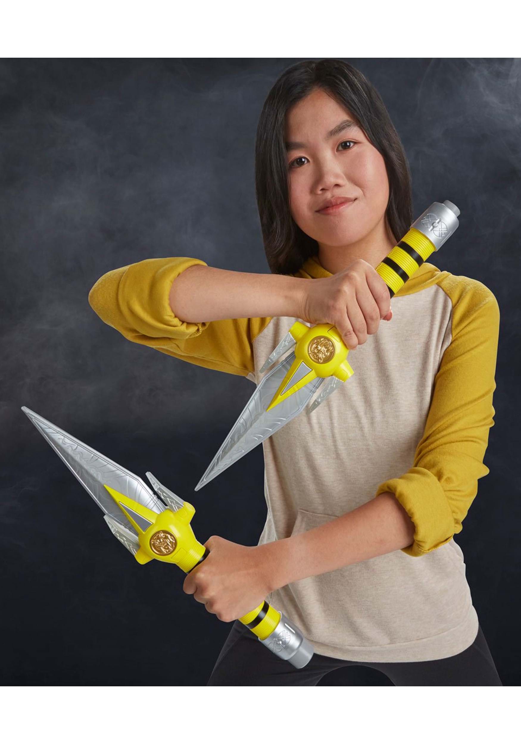 Power Rangers Lightning Collection Mighty Morphin Yellow Ranger Power Daggers Collectible Prop Replica 5 Power Rangers Lightning Collection Mighty Morphin Yellow Ranger Power Daggers Collectible Prop Replica