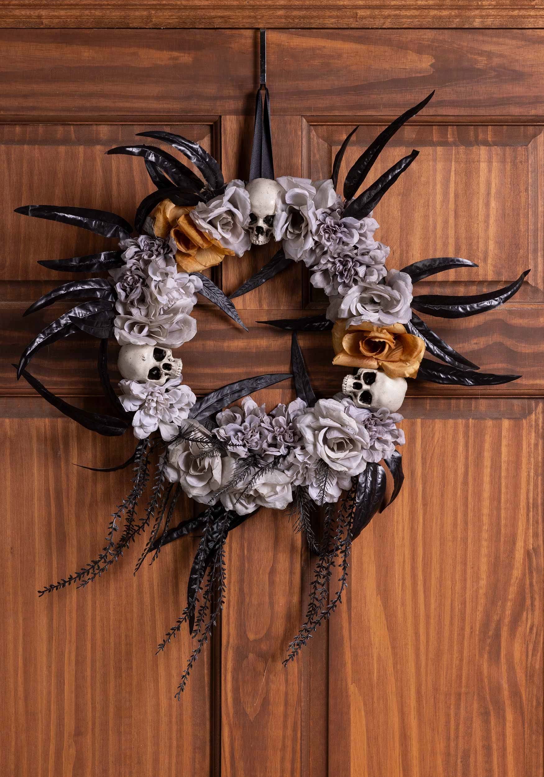 13-Inch Skull & Flower Gothic Halloween Wreath Decoration